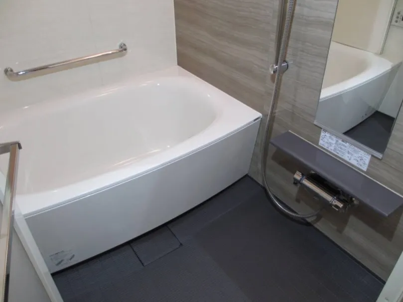 【施工事例】茨木市 マンション 浴室床面再生研磨・コーティン...